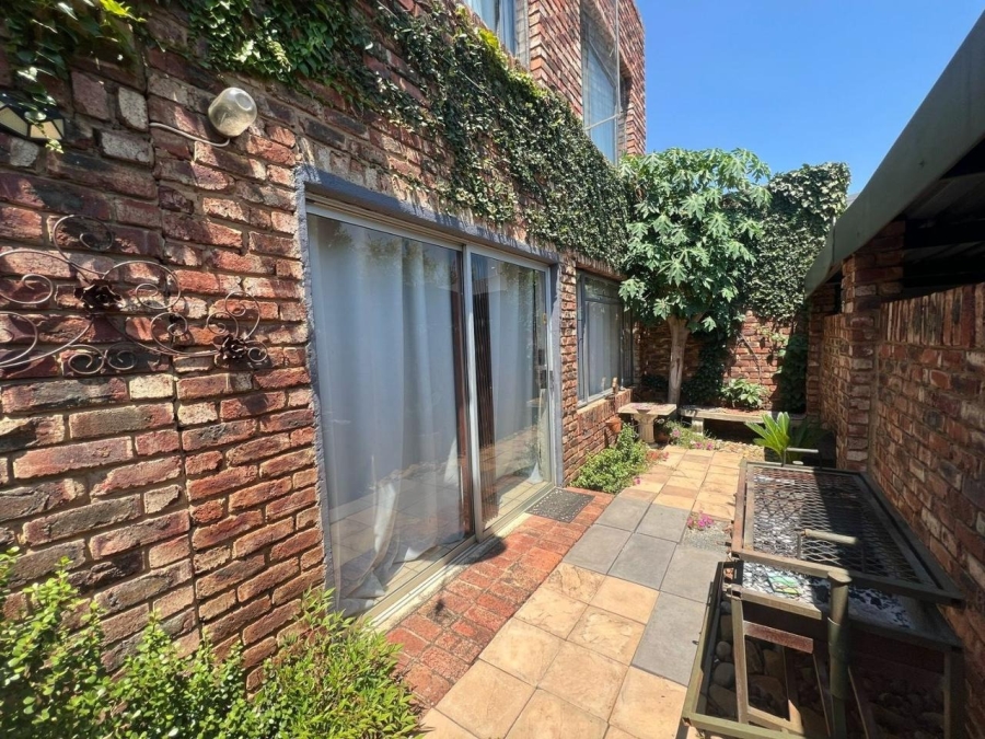 7 Bedroom Property for Sale in Van Der Hoff Park North West